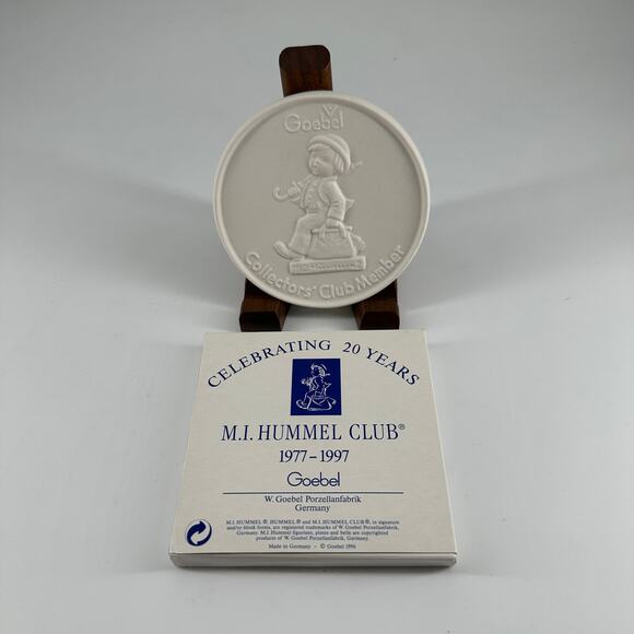 M.I. Hummel Club 20th Anniversary Commemorative Set 1977–1997 Goebel Germany - Picture 9 of 10